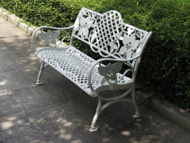 Садовая скамейка из литого алюминия White Lily Садовая скамейка из литого алюминия White Lily